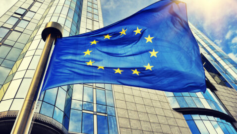 Еврокомиссия хочет установить минимальную зарплату для «достойной жизни»