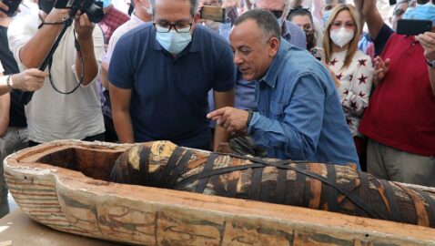 В Египте вскрыли саркофаг с мумией, захороненной 2500 лет назад