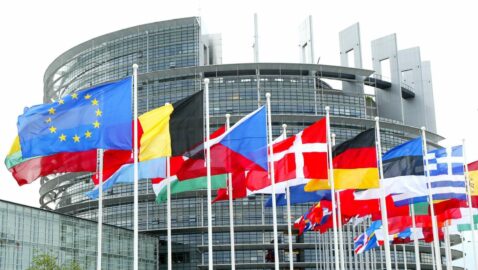 В Европарламенте пригрозили отменить безвиз для ряда украинских олигархов и политиков