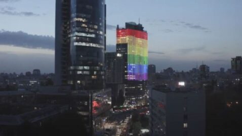 Нацкорпус решил протестовать из-за поддержки ЛГБТ на здании ТЦ