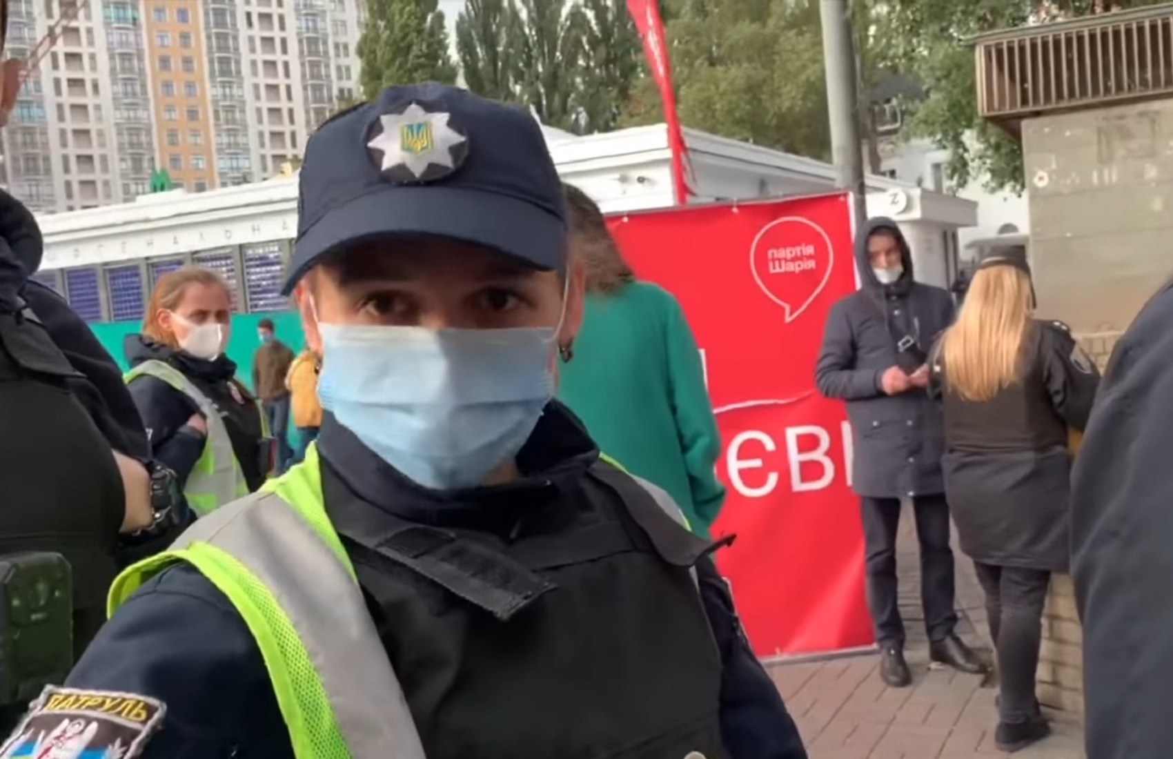 Шарий пообщался с украинскими полицейскими из-за нападения на активистов ППШ в Киеве