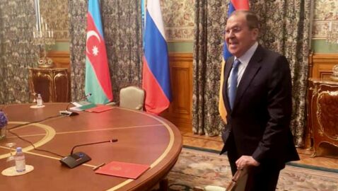 «Маестро!»: Захарова показала, як виглядає Лавров після 11 годин переговорів щодо Карабаху