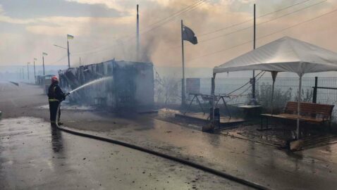В Станице Луганской сгорела часть КПВВ