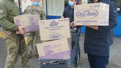 Помощь, а не подкуп: «Слуги» закупили на Донбассе несколько ящиков масла
