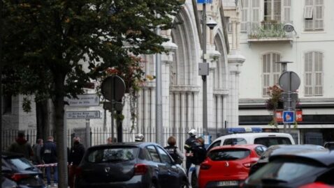У Ніцці біля церкви невідомий зарізав трьох людей, ще декілька поранені