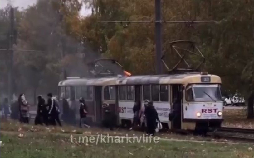 В Харькове пассажирам пришлось выпрыгивать из горящего трамвая (видео)