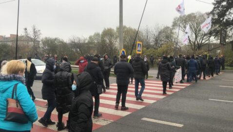 Предприниматели перекрыли трассу под Винницей