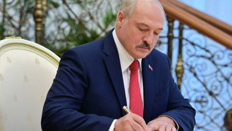 Лукашенко заявил, что Запад хочет свергнуть его с помощью России