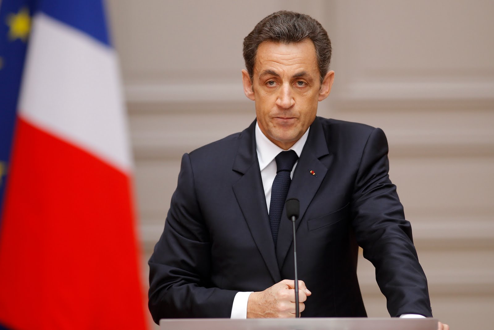Впервые в истории Франции экс-президент предстанет перед судом