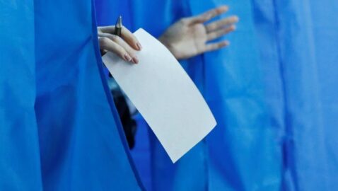 Избирателей в Славянске заманивают на участки розыгрышем iPhone