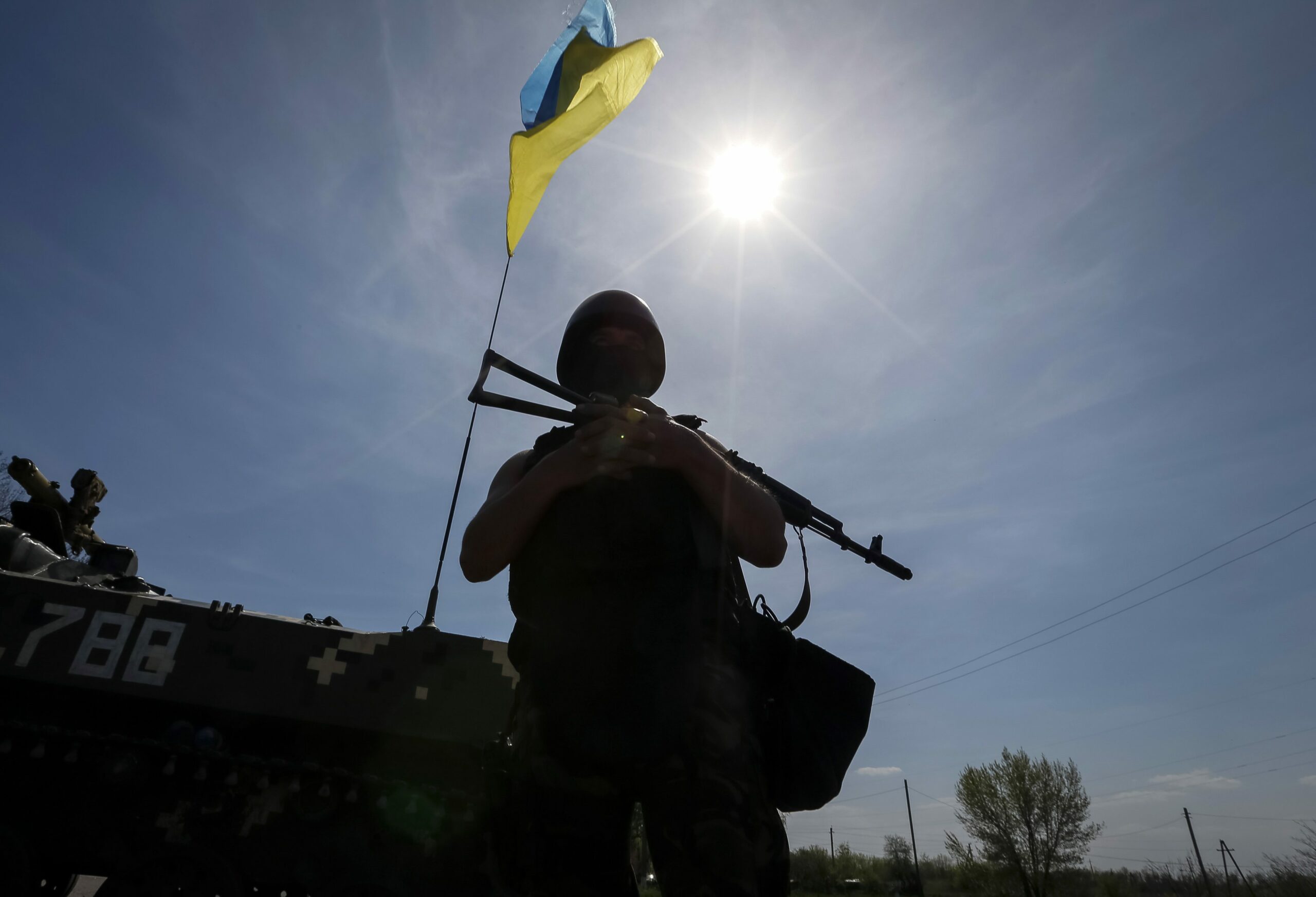 Обстрелы на Донбассе: от пули снайпера погиб военный