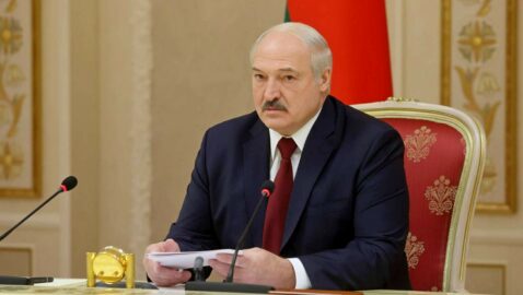Лукашенко про невизнання себе президентом: «Чия б корова мичала, а Зеленського мовчала»