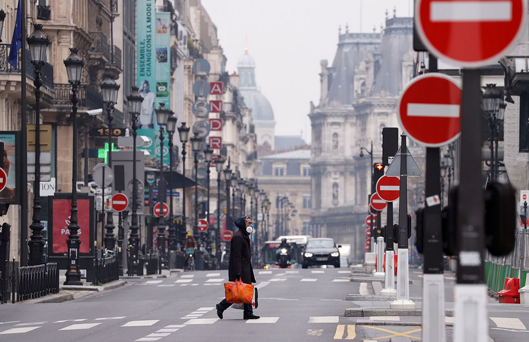 Французские магазины отложили «чёрную пятницу» на неделю