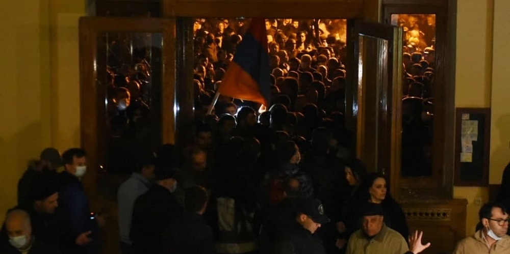 захват парламента Армении
