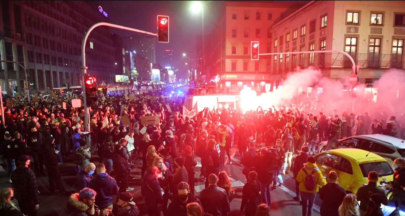В Польше полиция применила газ для разгона протестующих