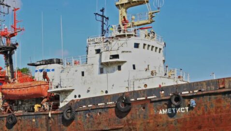 Под Черноморском тонет судно спасательной службы
