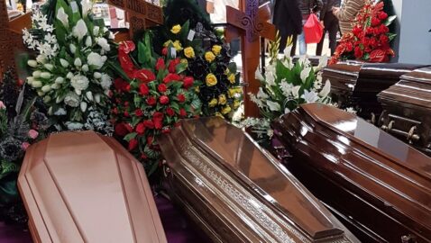 «Не умирайте на выходных». На Прикарпатье похоронному бюро выписали штраф за работу в выходные дни
