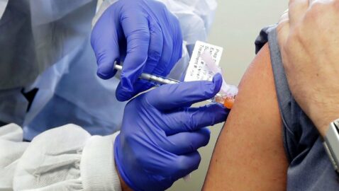 Американо-німецька вакцина буде захищати від COVID-19 менше, ніж російська