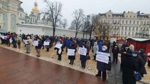 На Михайлівській площі проходить акція протесту проти Варфоломія і томосу