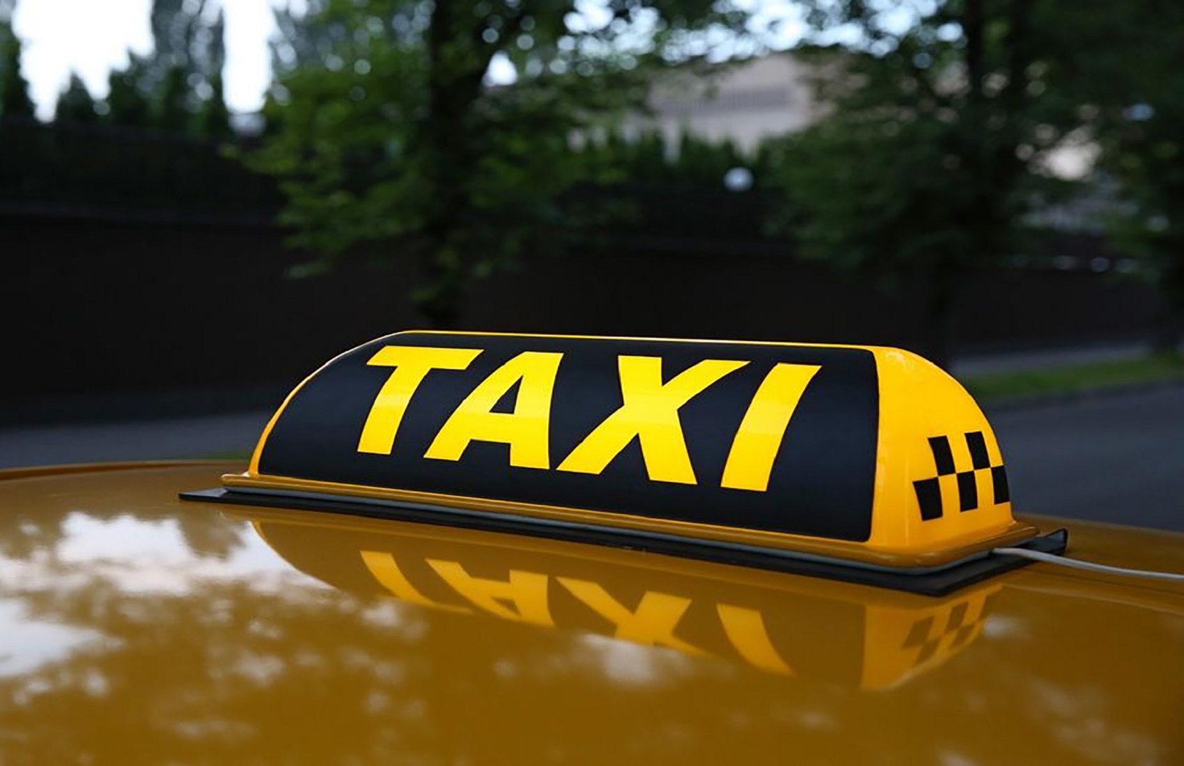 В Киеве таксист отстреливался от пассажира в грязной одежде