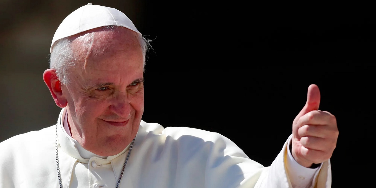 Папа Римський знову «лайкнув» відверте фото моделі