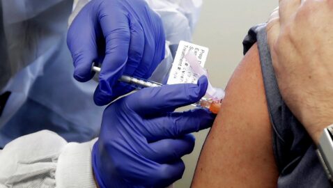 В США умерли шесть участников испытаний вакцины Pfizer