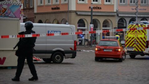 У Німеччині позашляховик в’їхав у натовп: є загиблі, 15 постраждалих