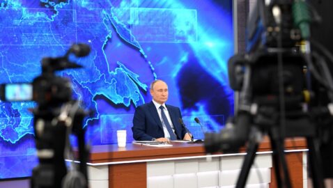 Путин посоветовал Шнурову смотреть советское кино, чтобы не материться