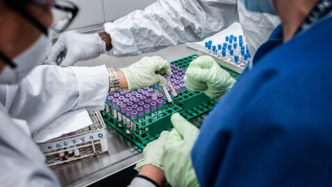 Ученые испытывают лекарство, дающее «мгновенный» иммунитет к COVID-19