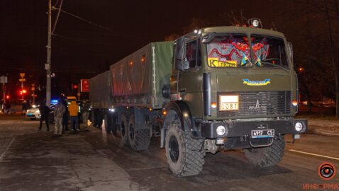 В Днепре военный грузовик несколько раз переехал женщину на пешеходном переходе (видео)