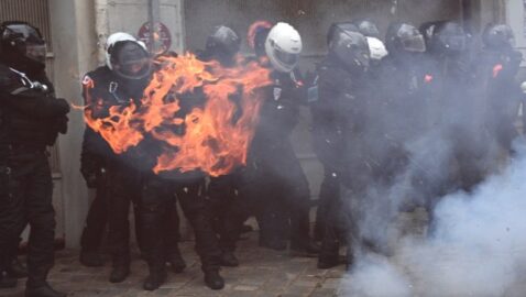 Продолжаются протесты во Франции: задержаны 95 митингующих, травмированы 67 силовиков (видео)