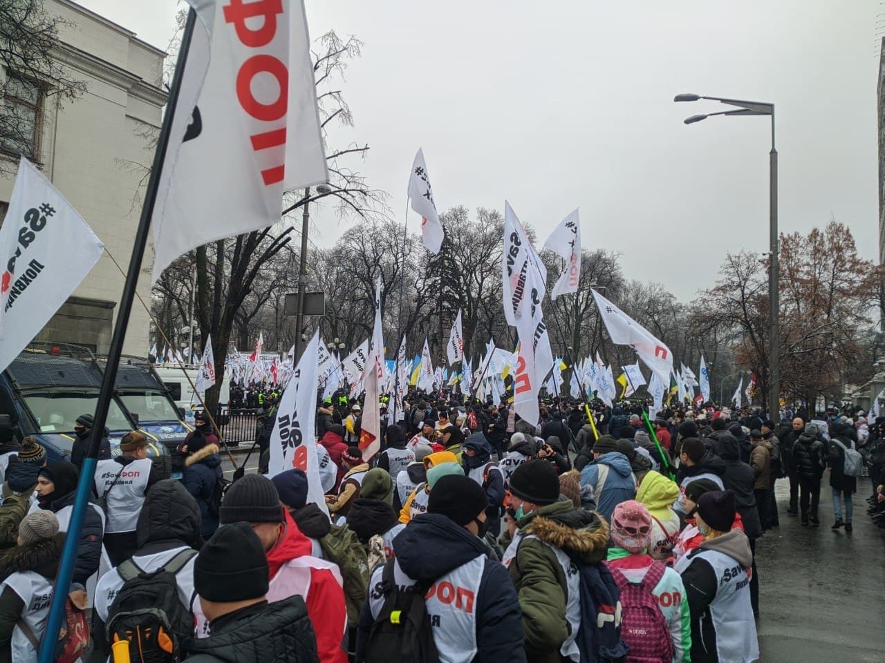 Митингующие предприниматели зовут праворадикалов на «Налоговый Майдан»