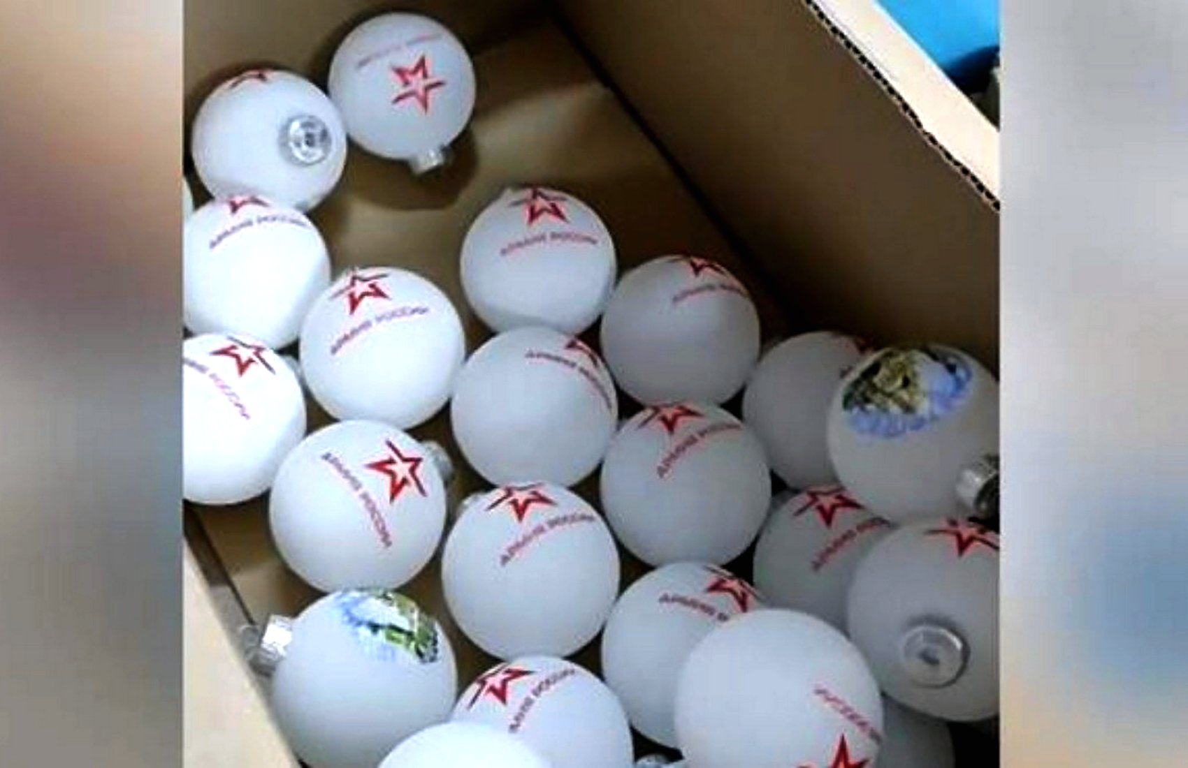 АТОшники приехали на фабрику ёлочных игрушек, которая выпускала шары с символикой армии РФ (видео)