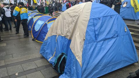 В Киеве протестующие установили несколько палаток