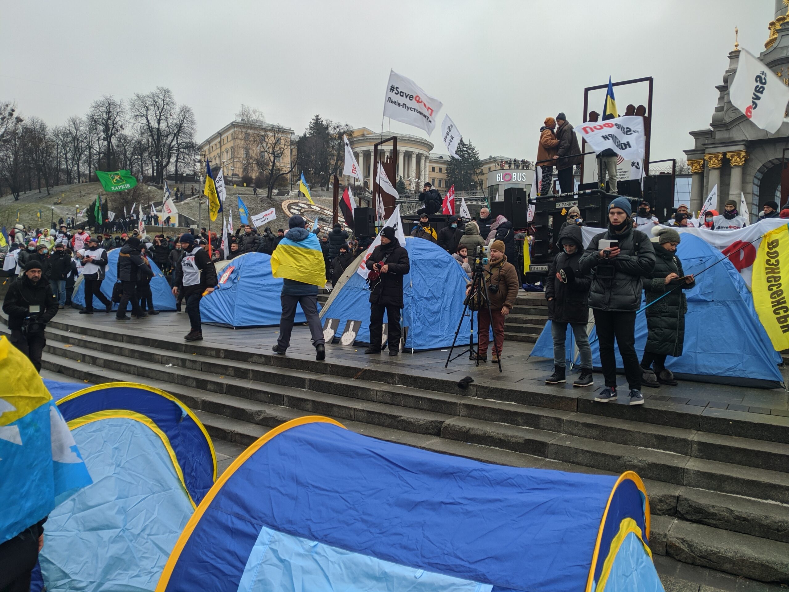 В Киеве протестующие установили несколько палаток