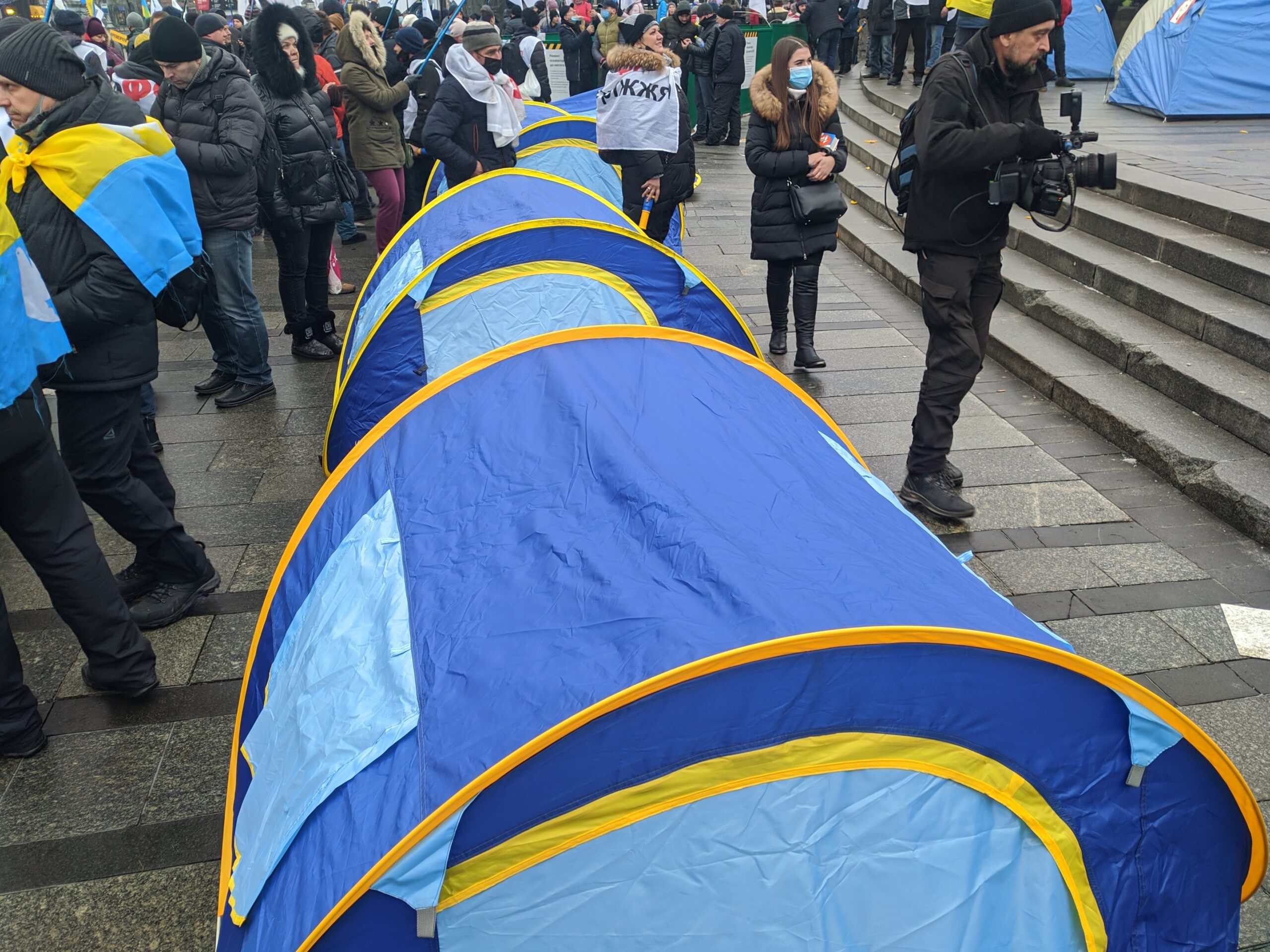 В Киеве протестующие установили несколько палаток