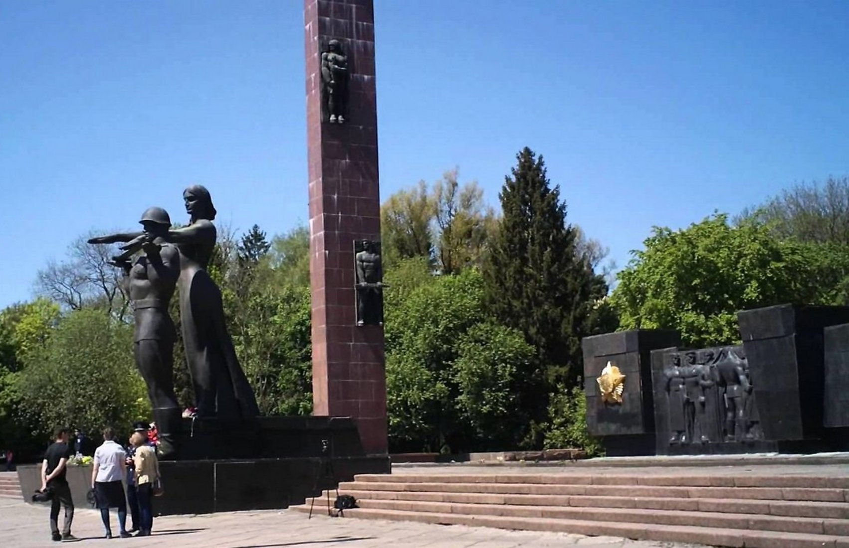 Во Львове полностью демонтируют Монумент Славы и создадут мемориал украинского воина