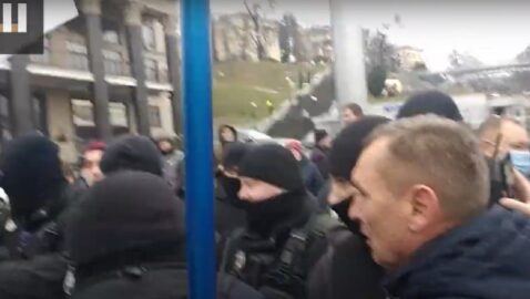 На Майдане силовиков обвинили в краже палатки, произошла потасовка