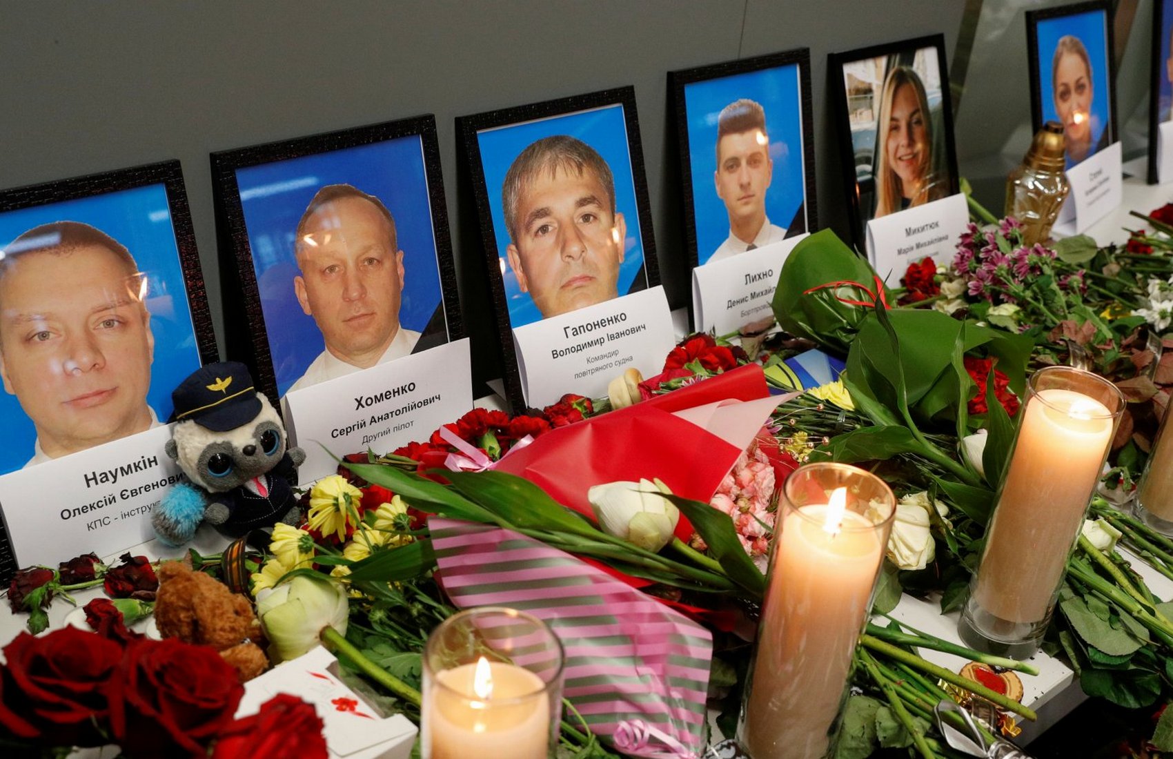Зеленський присвоїв звання Героїв України членам екіпажу літака МАУ, збитого в Ірані