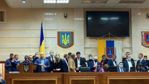 В Одеській облраді депутати від Партії Шарія, ОПЗЖ і «За майбутнє» заблокували трибуну