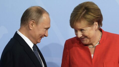 Путін і Меркель провели телефонну розмову, обговоривши врегулювання конфлікту на Донбасі
