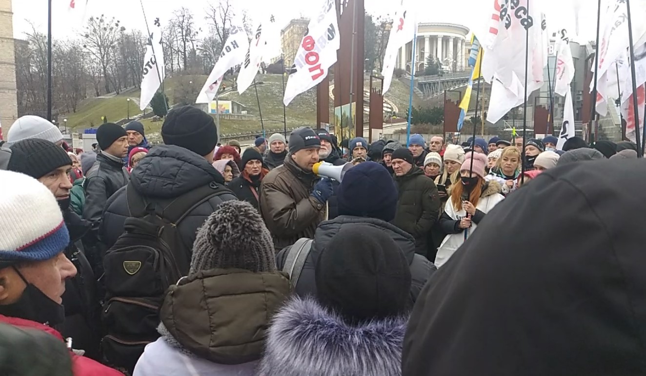 «Поп*сять невозможно!». Митингующие ФОПы жалуются на запрет привезти на Майдан биотуалеты