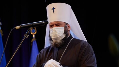 Епископ ПЦУ пришёл в Луцкий горсовет в норковой шубе