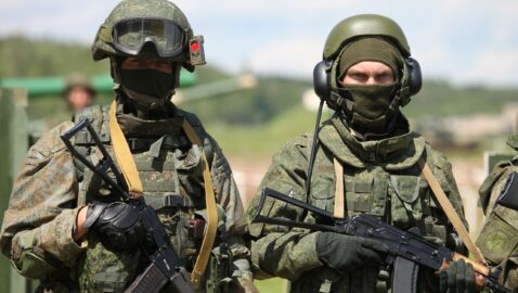 В українському підручнику «Захист Вітчизни» розділ про ВСУ проілюстрували фотографією російських солдатів