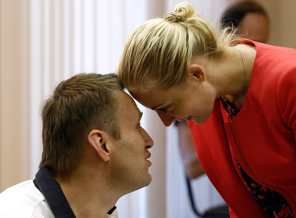 Жена обратилась к Навальному в Instagram из-за недопуска на суд
