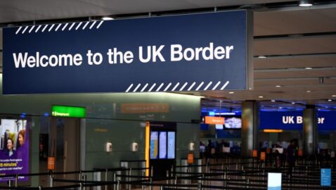 Великобритания на границе начала требовать у граждан ЕС доказательства легального проживания — СМИ