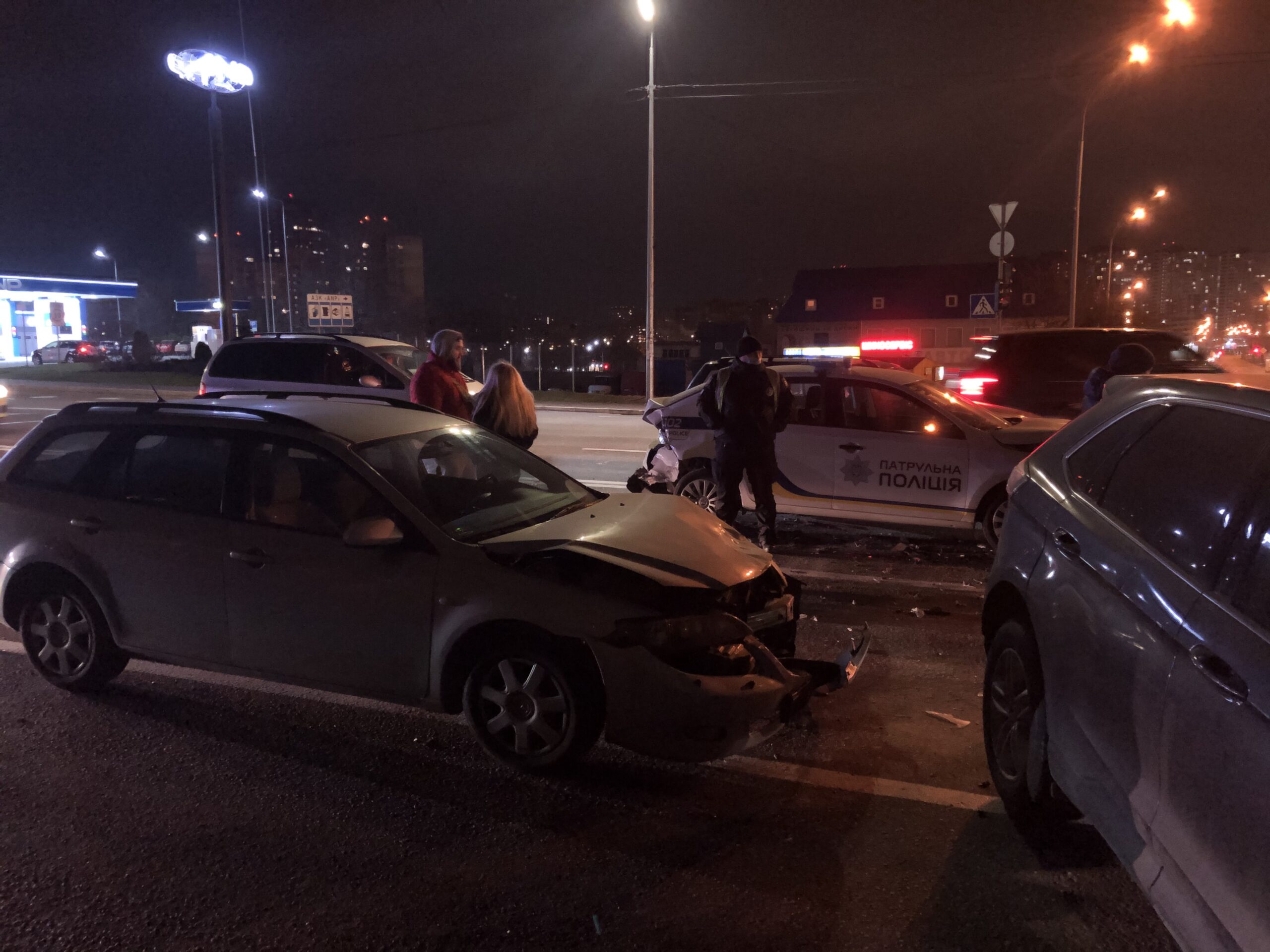 В Киеве столкнулись четыре автомобиля, один из них полицейский