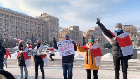 «Нет хоккею на крови». На Майдане митингуют против проведения ЧМ-2021 в Беларуси