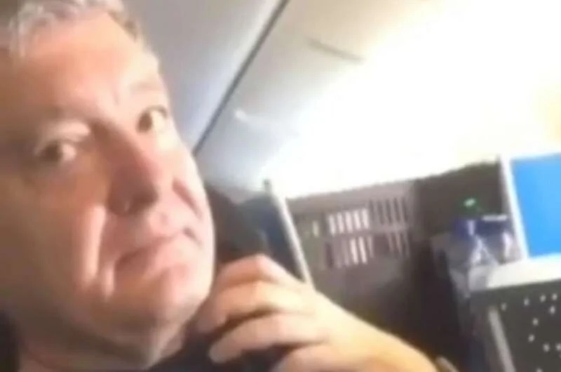 «Азовец» Ярош встретил Порошенко в салоне самолёта из Эквадора (видео)