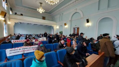 Протестуючі проти тарифів взяли штурмом Житомирську облраду